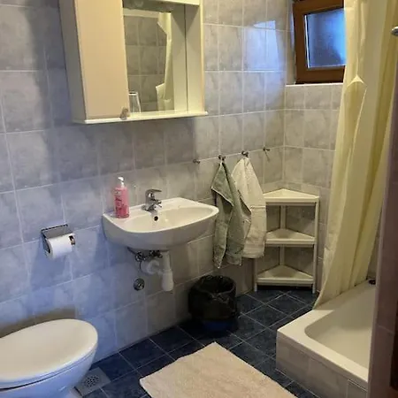 Adriatic Nest サリ